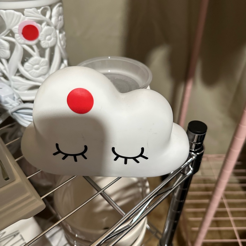 Scentsy White Cloud Accent with Red Dot